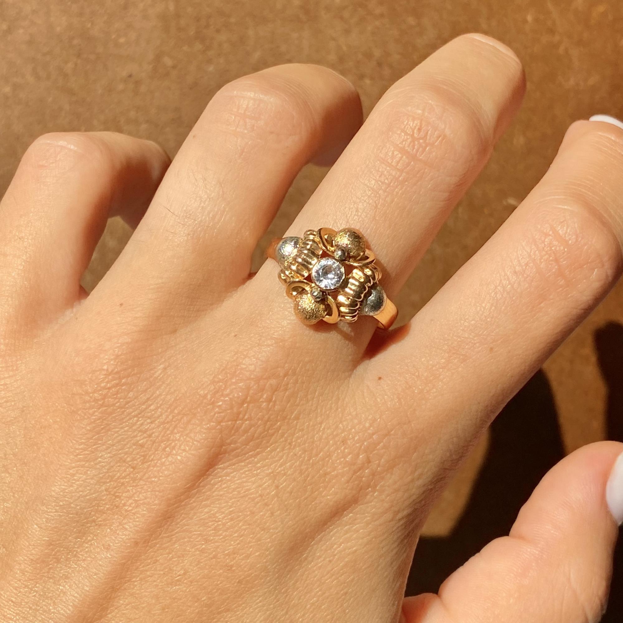 Ring from around 1950 in 18kt gold with a brilliant-cut zircon