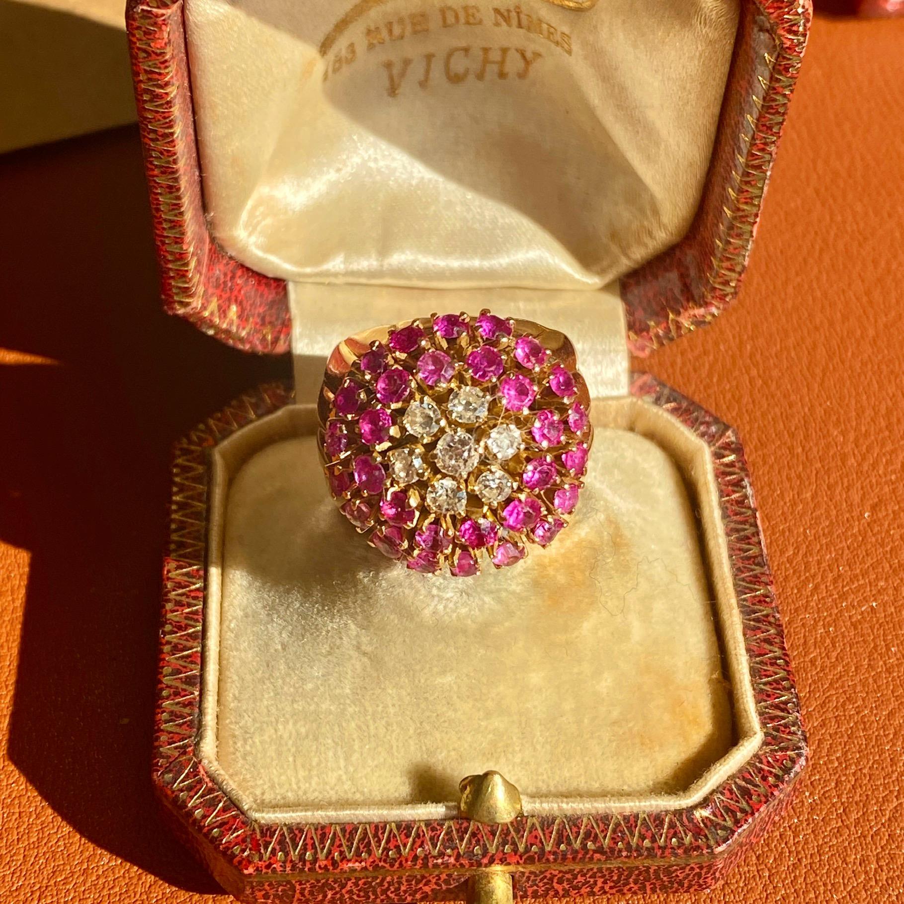 Anello vintage in oro giallo 14kt con rubini ct 1,80 ca e diamanti ct 0,45 ca.