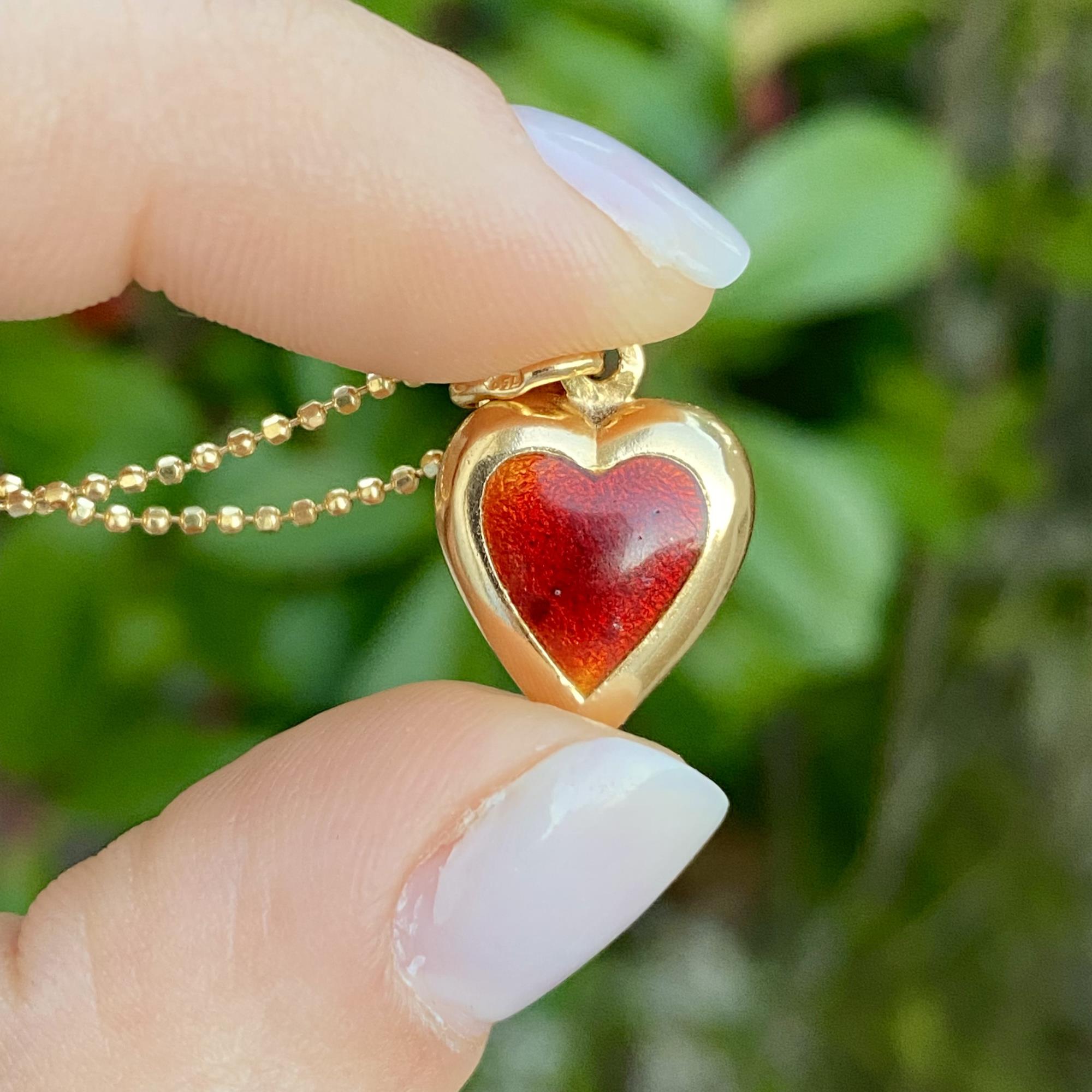 Ciondolo vintage cuore in oro 18kt con smalto rosso