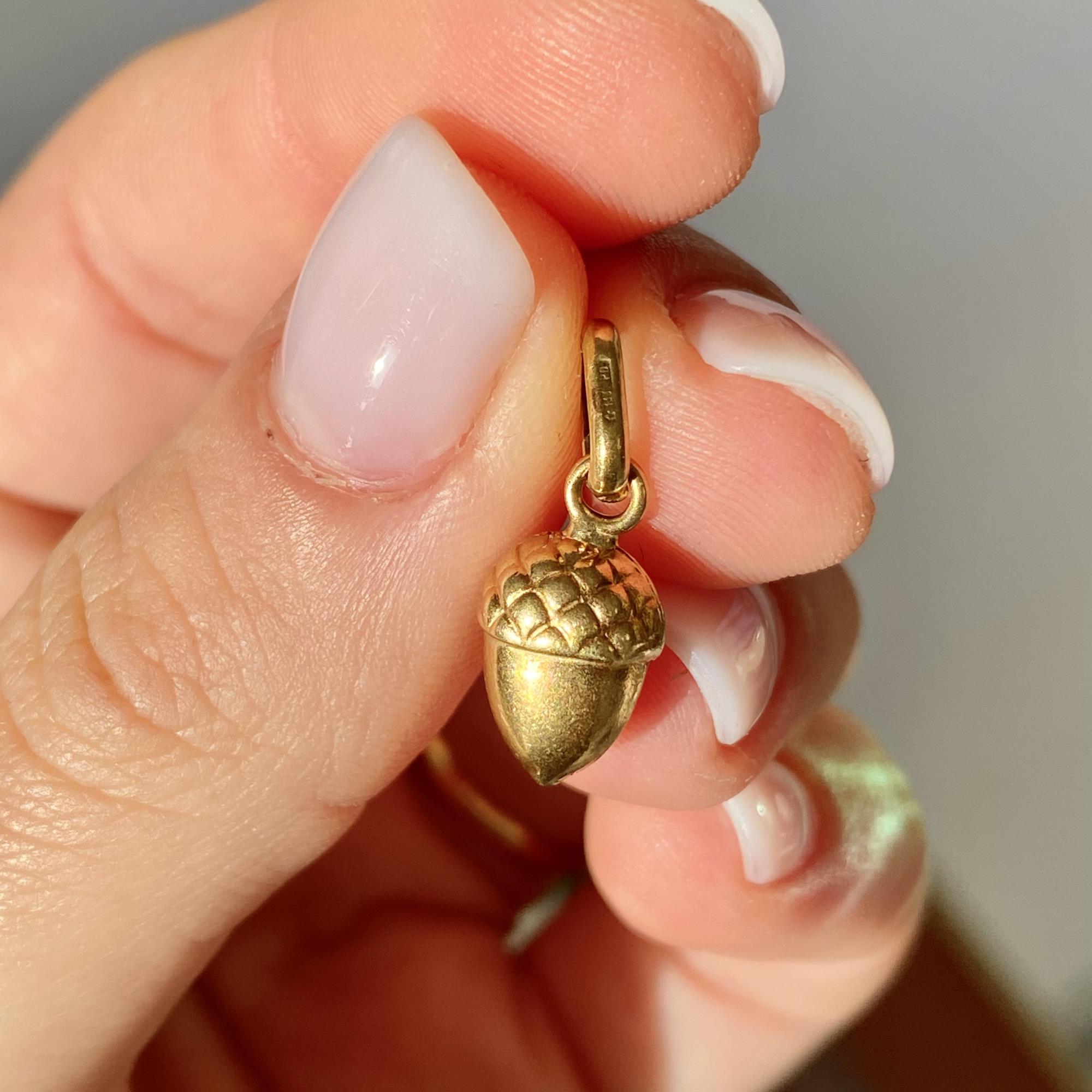 Ciondolo vintage ghianda portafortuna in oro 18kt