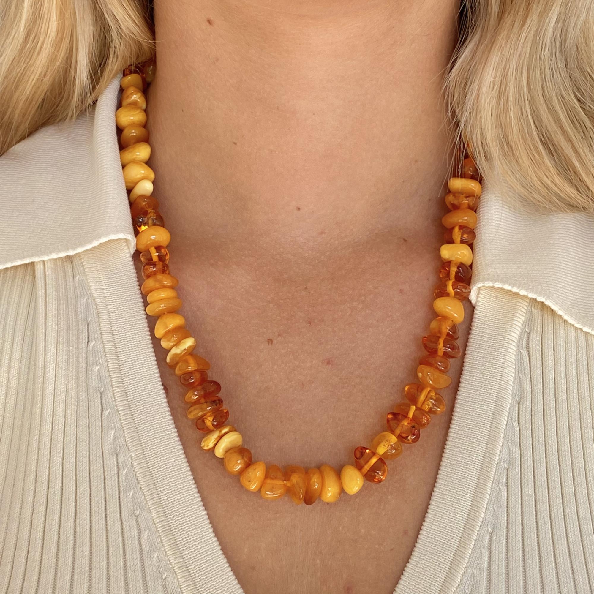 Vintage amber necklace with a screw clasp.